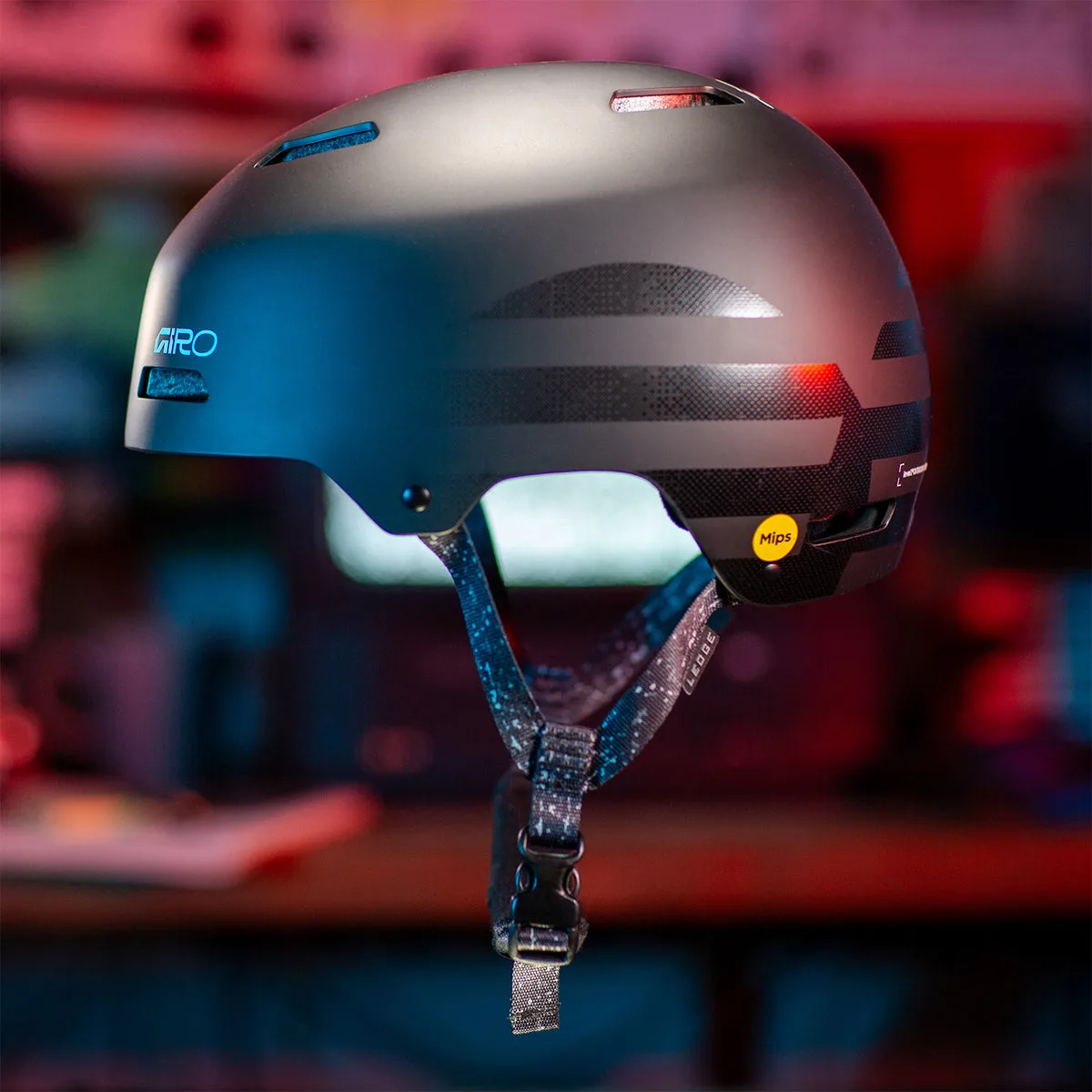 Giro Ledge MIPS Helmet image 2
